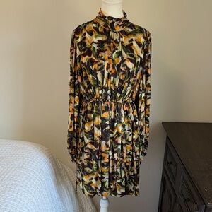 Marie Oliver Yale dress. Long Sleeve abstract print. NWT